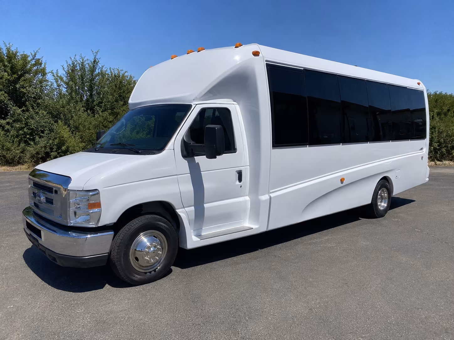 Louisville Birthday, Sweet 16, & Quinceañera Transportation party bus exterior